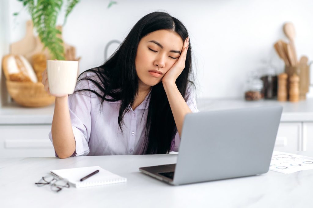Daytime Sleepiness: Causes, Symptoms, and How to Stay Awake